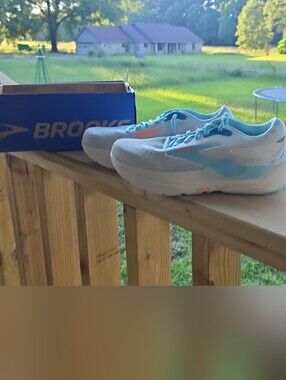 Brooks Light Gray and Sky Blue Women's Running Sneakers